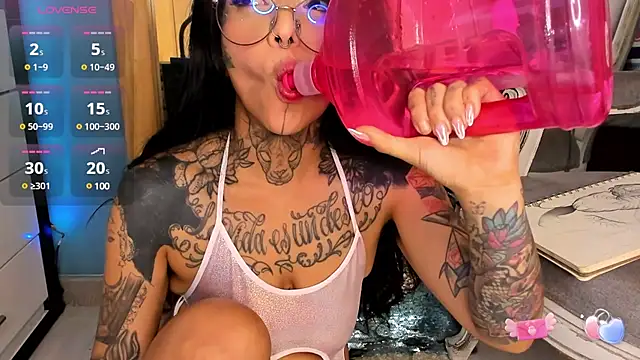 Snapshot of NinaInk chatting on March 13, 3:17 pm NinaInk online show from March 13, 3:17 pm
