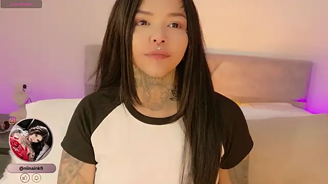 Snapshot of NinaInk chatting on November 20, 12:06 pm NinaInk online show from November 20, 12:06 pm