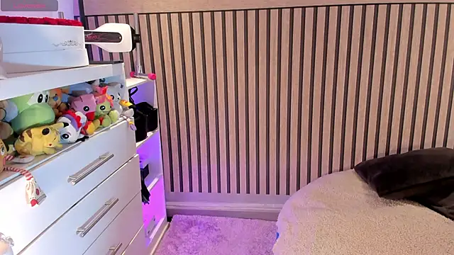 Snapshot of NinaInk chatting on February 7, 10:45 am NinaInk online show from February 7, 10:45 am