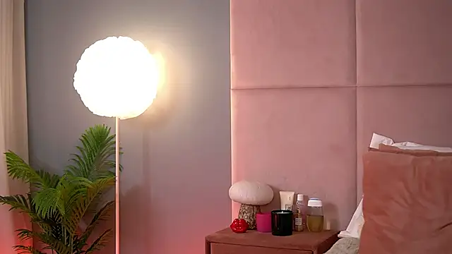 AlmaLuv online show from April 2, 3:02 am