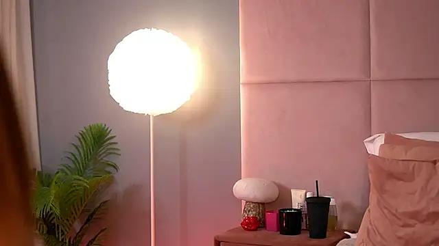 AlmaLuv online show from April 20, 3:53 am