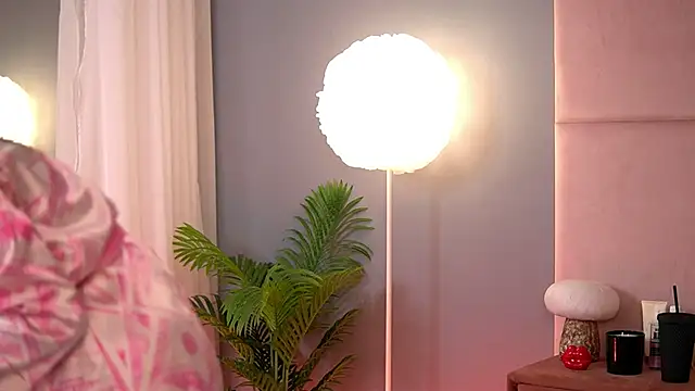 AlmaLuv online show from March 28, 5:08 am