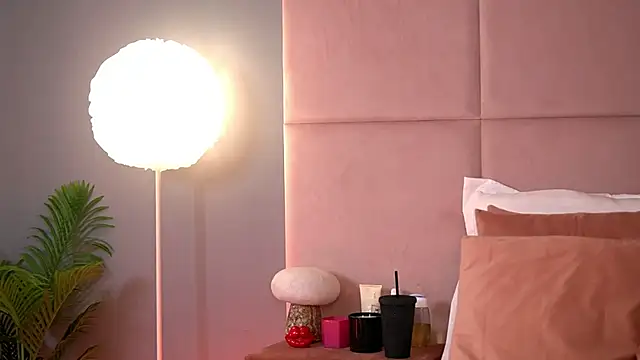 AlmaLuv online show from April 15, 4:07 am