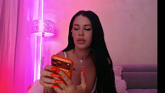Snapshot of LaylaCruzRose chatting on July 1, 6:25 am LaylaCruzRose online show from July 1, 6:25 am