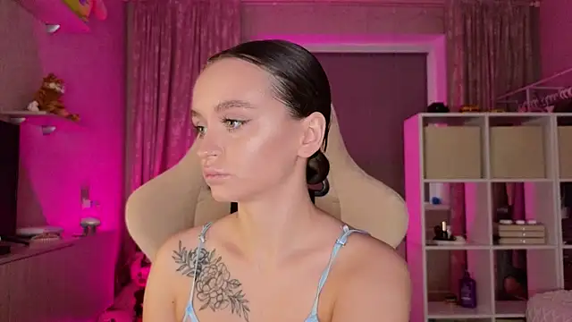 Snapshot of Katy_perry_ chatting on March 17, 2:41 am Katy perry online show from March 17, 2:41 am