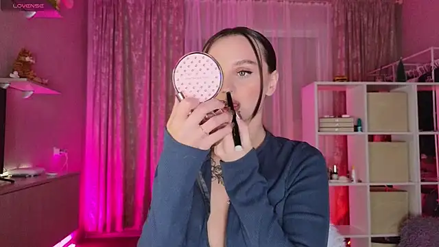 Snapshot of Katy_perry_ chatting on February 16, 3:58 am Katy perry online show from February 16, 3:58 am