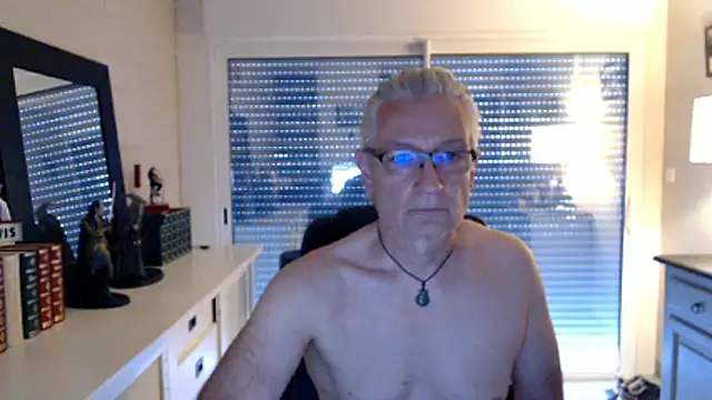 Goduleur69 online show from May 26, 12:47 pm
