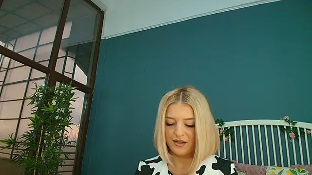 Snapshot of AlicePirs chatting on November 3, 5:12 am AlicePirs online show from November 3, 5:12 am