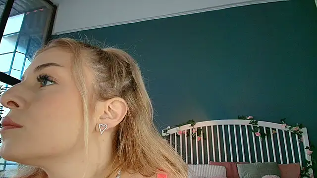 AlicePirs online show from May 11, 4:03 am