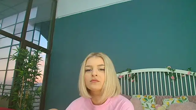 Snapshot of AlicePirs chatting on October 30, 5:06 am AlicePirs online show from October 30, 5:06 am