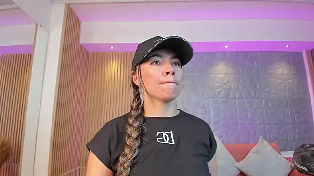 Snapshot of Alessia_Taylorr chatting on March 18, 11:44 am Alessia Taylorr online show from March 18, 11:44 am