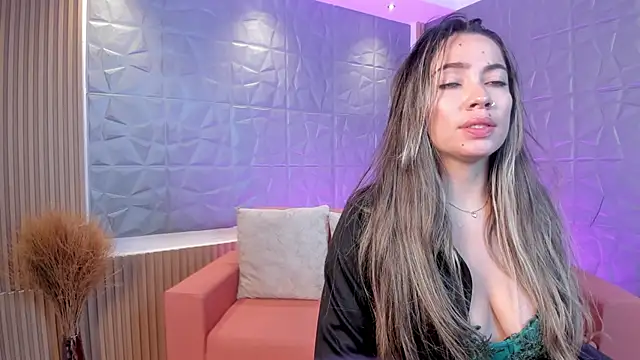 Snapshot of Alessia_Taylorr chatting on February 25, 12:16 pm Alessia Taylorr online show from February 25, 12:16 pm