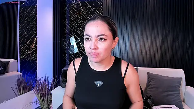 Snapshot of Alessia_Taylorr chatting on October 13, 11:56 am Alessia Taylorr online show from October 13, 11:56 am