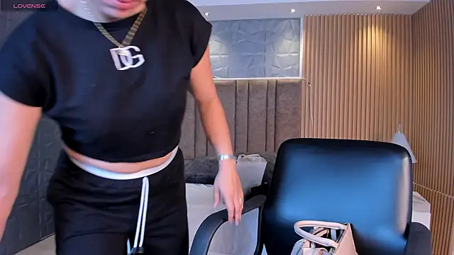 Snapshot of Alessia_Taylorr chatting on November 6, 12:09 pm Alessia Taylorr online show from November 6, 12:09 pm