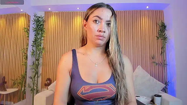 Snapshot of Alessia_Taylorr chatting on October 30, 12:58 pm Alessia Taylorr online show from October 30, 12:58 pm