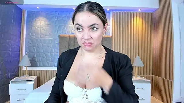 Snapshot of Alessia_Taylorr chatting on October 15, 12:13 pm Alessia Taylorr online show from October 15, 12:13 pm