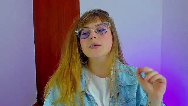 Snapshot of tekila__ chatting on January 16, 1:42 am tekila online show from January 16, 1:42 am