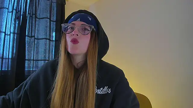 Snapshot of tekila__ chatting on March 15, 7:48 pm tekila online show from March 15, 7:48 pm