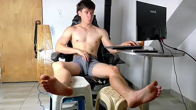 Snapshot of harry_greg21 chatting on June 26, 12:49 am harry greg21 online show from June 26, 12:49 am