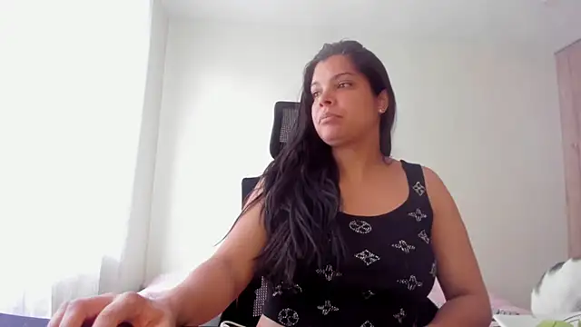 Sweetdreamses  online show from March 20, 2:18 pm