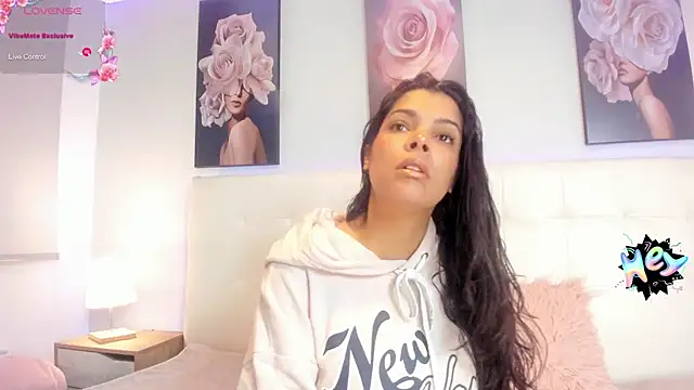 Snapshot of Sweetdreamses_ chatting on February 3, 12:25 pm Sweetdreamses  online show from February 3, 12:25 pm