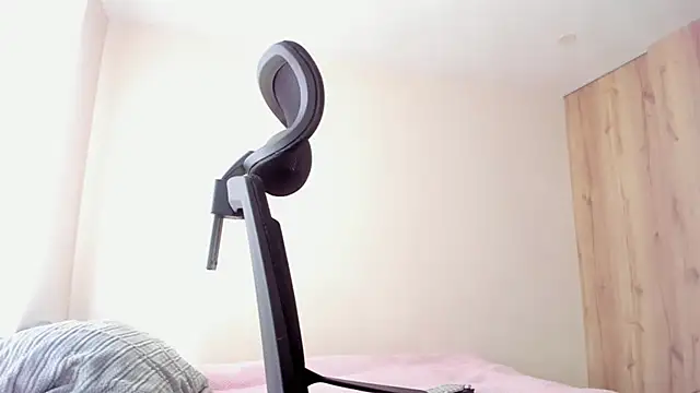 Sweetdreamses  online show from March 24, 2:06 pm