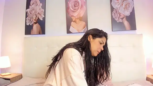 Snapshot of Sweetdreamses_ chatting on February 5, 12:38 pm Sweetdreamses  online show from February 5, 12:38 pm