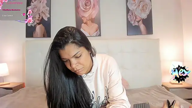 Snapshot of Sweetdreamses_ chatting on January 19, 12:28 pm Sweetdreamses  online show from January 19, 12:28 pm