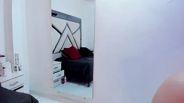 katherineFostel online show from February 4, 8:15 pm