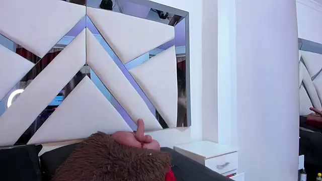 katherineFostel online show from April 6, 4:52 pm