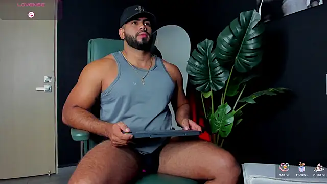 Snapshot of noah_crux chatting on July 18, 11:35 pm noah crux online show from July 18, 11:35 pm
