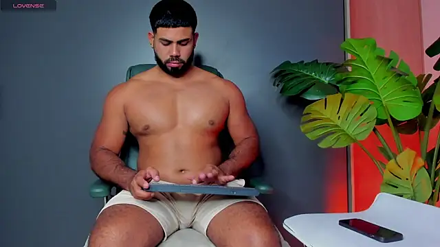 Snapshot of noah_crux chatting on May 2, 2:28 am noah crux online show from May 2, 2:28 am