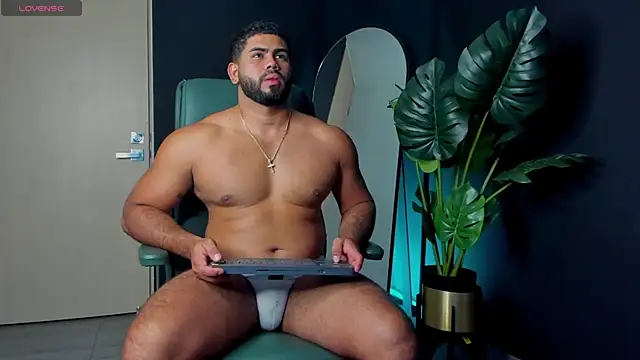 Snapshot of noah_crux chatting on July 6, 11:07 pm noah crux online show from July 6, 11:07 pm