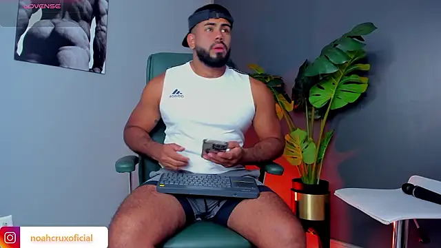 noah crux online show from March 16, 9:50 pm