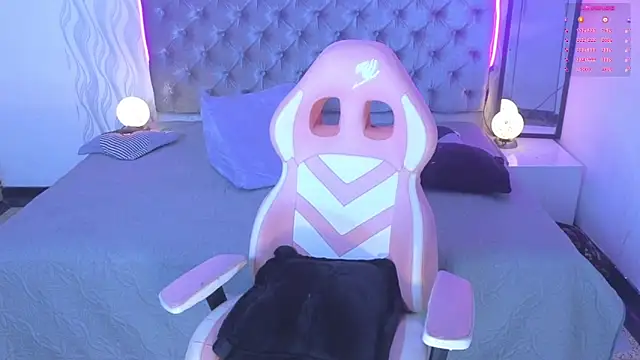 zoe arango online show from December 13, 1:37 am