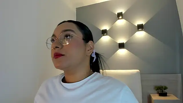 Snapshot of ellamontoya chatting on October 27, 12:39 pm ellamontoya online show from October 27, 12:39 pm