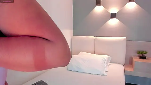 Snapshot of ellamontoya chatting on October 31, 1:08 pm ellamontoya online show from October 31, 1:08 pm