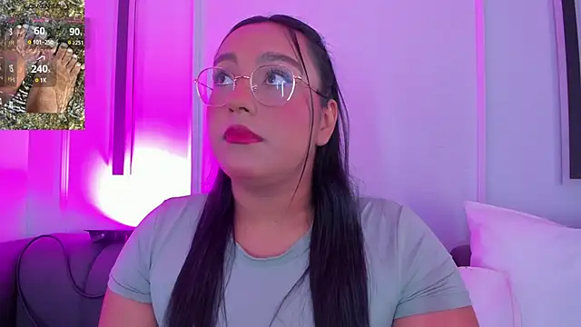 Snapshot of ellamontoya chatting on November 19, 12:27 pm ellamontoya online show from November 19, 12:27 pm