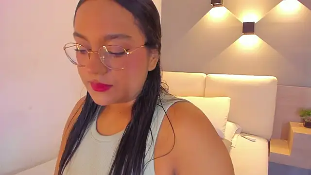 Snapshot of ellamontoya chatting on October 13, 12:51 pm ellamontoya online show from October 13, 12:51 pm