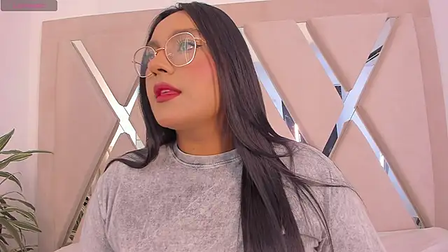 ellamontoya online show from February 14, 5:07 am