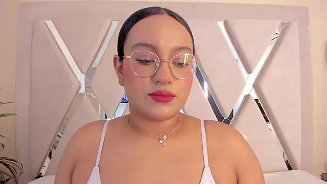 ellamontoya online show from January 18, 11:02 am