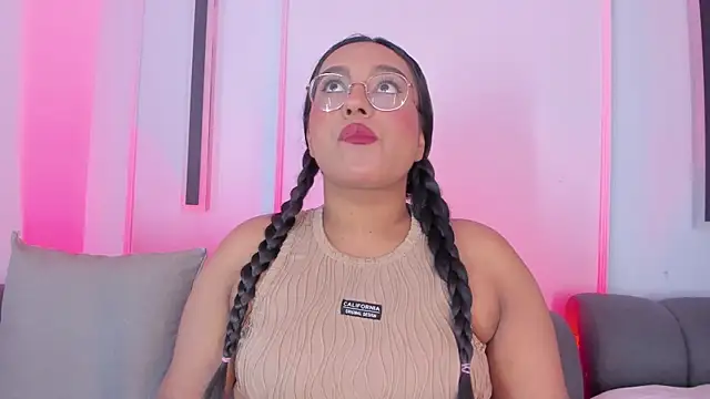 Snapshot of ellamontoya chatting on November 15, 10:52 am ellamontoya online show from November 15, 10:52 am