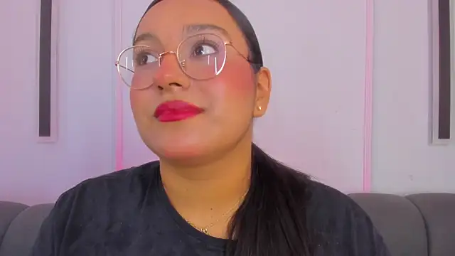 Snapshot of ellamontoya chatting on December 4, 12:04 pm ellamontoya online show from December 4, 12:04 pm