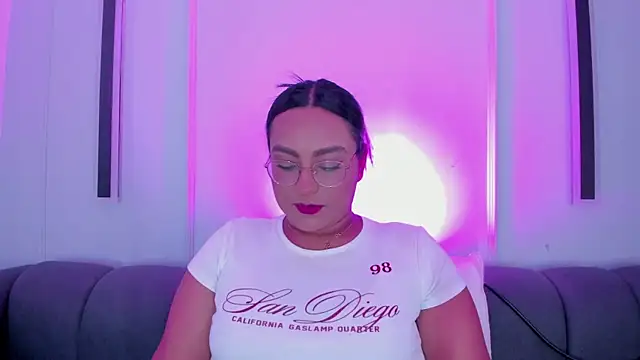 Snapshot of ellamontoya chatting on November 22, 11:42 am ellamontoya online show from November 22, 11:42 am