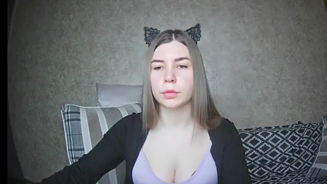 Snapshot of ElllaNuar chatting on February 3, 1:19 am ElllaNuar online show from February 3, 1:19 am