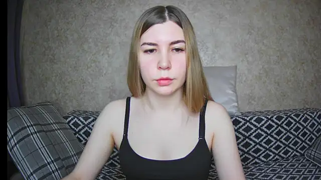 Snapshot of ElllaNuar chatting on December 9, 2:13 am ElllaNuar online show from December 9, 2:13 am