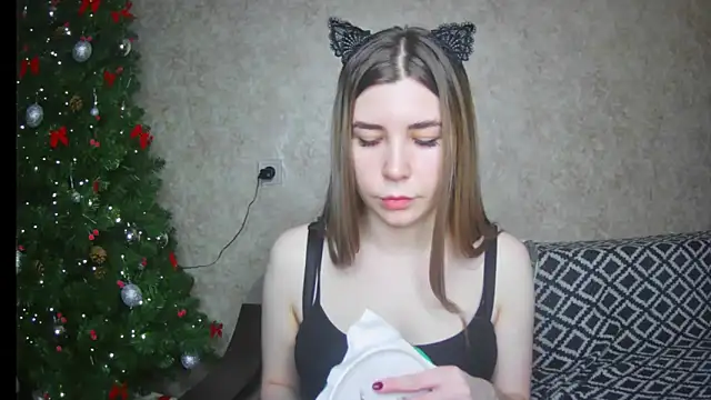 Snapshot of ElllaNuar chatting on January 20, 4:43 am ElllaNuar online show from January 20, 4:43 am