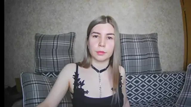 Snapshot of ElllaNuar chatting on March 14, 4:54 am ElllaNuar online show from March 14, 4:54 am