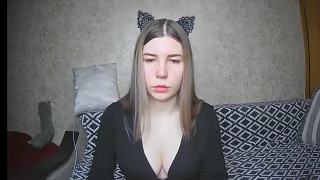 Snapshot of ElllaNuar chatting on February 10, 2:19 am ElllaNuar online show from February 10, 2:19 am