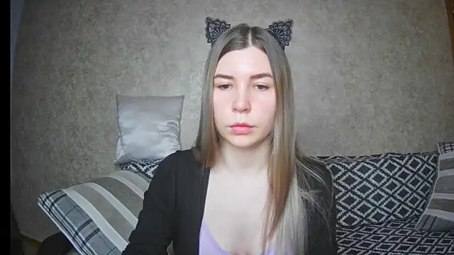 Snapshot of ElllaNuar chatting on February 3, 4:25 am ElllaNuar online show from February 3, 4:25 am